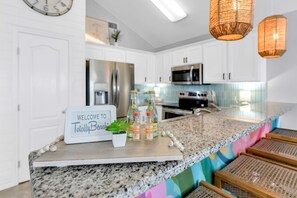 3 bedrooms - Totally Beachin by Avantstay Private Pool Hot Tub Swing Seats Beach Get Away (Port Aransas)