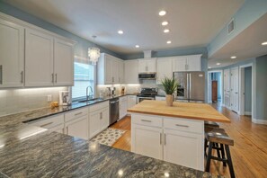 House | 4 bedrooms - Moxy s Beach House by Avantstay Pool Views (Port Aransas)