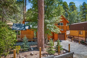 House | 5 bedrooms - Bearpaw by Avantstay Hot Tub 10 Min to Lake (Big Bear Lake)