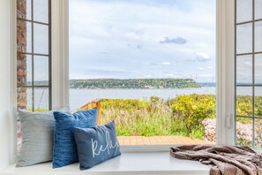 House | 3 bedrooms - Colonial by the Sea by Avantstay Waterfront View (Langley)