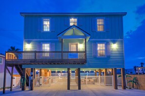 House | 4 bedrooms - Tequila Tides by Avantstay Free Golf Cart Pool (Port Aransas)