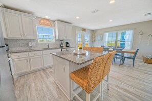 House | 4 bedrooms - Tequila Tides by Avantstay Free Golf Cart Pool (Port Aransas)