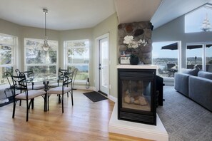 House - Fairway Harbor View by Avantstay Outdoor Oasis (Freeland)