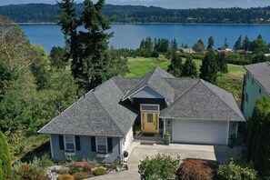 House - Fairway Harbor View by Avantstay Outdoor Oasis (Freeland)