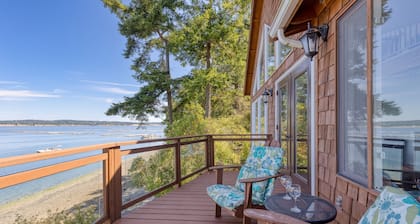 Madrona Beach House by Avantstay Waterfront Home