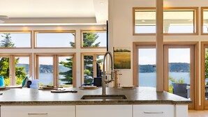 House | 3 bedrooms - Orca Ridge on Resort Road by Avantstay A Views (Greenbank)