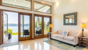 House | 3 bedrooms - Orca Ridge on Resort Road by Avantstay A Views (Greenbank)