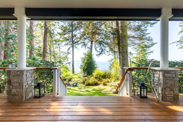 House | 4 bedrooms - Westside Waterfront View Home - Avantstay Hot tub (Greenbank)