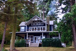 House | 4 bedrooms - Westside Waterfront View Home - Avantstay Hot tub (Greenbank)