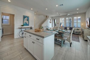 House | 3 bedrooms - Breakaway by Avantstay In Old Town Pool Access (Port Aransas)