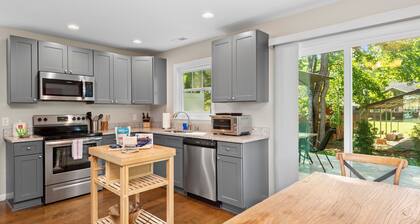 Cherry Blossom by Avantstay 6 Min to Downtown