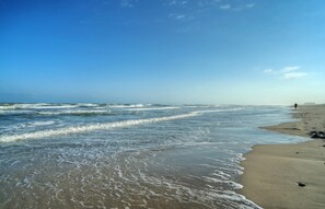 Apartment | 2 bedrooms - Peyton s Place by Avantstay 2 Blocks to Beach (Port Aransas)