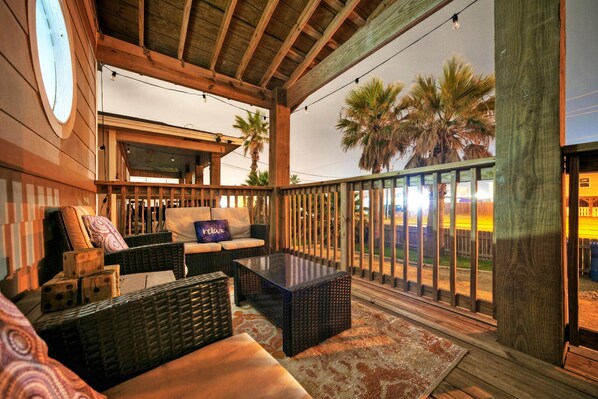 Apartment | 2 bedrooms - Peyton s Place by Avantstay 2 Blocks to Beach (Port Aransas)