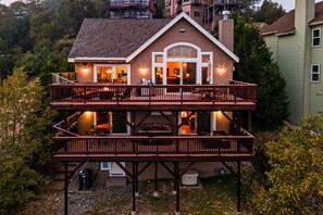 4 bedrooms - Sky Canyon Lodge by Avantstay Views Hot Tub (Lake Arrowhead)