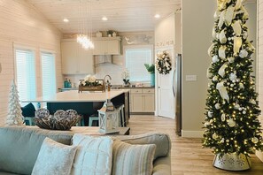 House | 4 bedrooms - Bourbon Breeze Avantstay Private Lagoon Pool (Port Aransas)