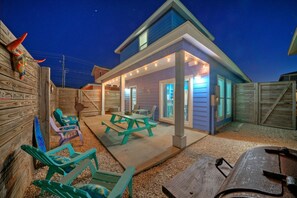 House | 3 bedrooms - Bluetique Hotel by Avantstay Yard Shared Pool (Port Aransas)