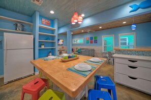 House | 3 bedrooms - Bluetique Hotel by Avantstay Yard Shared Pool (Port Aransas)