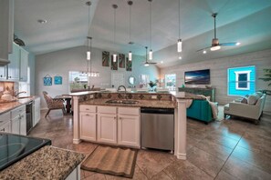 House | 4 bedrooms - Rum Runner by Avantstay Private Pool Near Beach (Port Aransas)