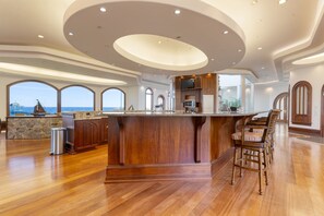 House - Bay House by Avantstay Waterfront Pier Pond (Dameron)