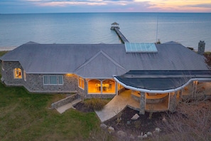 House - Bay House by Avantstay Waterfront Pier Pond (Dameron)