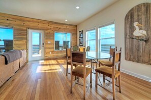 House | 4 bedrooms - Marlin Madness by Avantstay Waterfront Getaway w Community Pool Boat Dock (Corpus Christi)