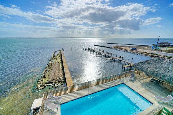 House | 4 bedrooms - Marlin Madness by Avantstay Waterfront Getaway w Community Pool Boat Dock (Corpus Christi)