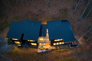 House | 5 bedrooms - Dark Horse by Avantstay Hot Tub Balcony Views (Sevierville)