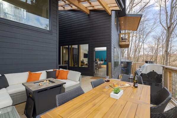 House | 5 bedrooms - Dark Horse by Avantstay Hot Tub Balcony Views (Sevierville)