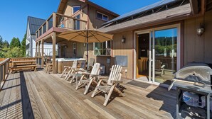 Unclassified image, 2 of 40, button - Paw Print Hot Tub Mountain Views Game Room 4mins to Ski Resort (Big Bear Lake)