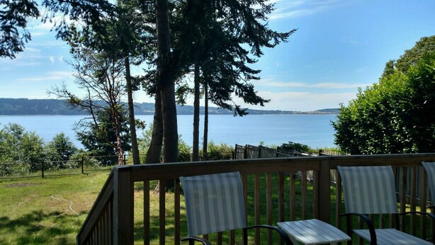 House - Harbor View Haven by Avantstay Private Backyard (Langley)
