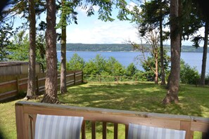 Room - Harbor View Haven by Avantstay Private Backyard (Langley)