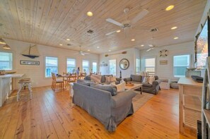 House - Best Little Shore House by Avantstay Shared Pool (Port Aransas)