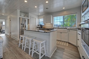 3 bedrooms - Coasta Rita by Avantstay 5 Mins to Beach w Pool (Port Aransas)