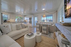 3 bedrooms - Coasta Rita by Avantstay 5 Mins to Beach w Pool (Port Aransas)