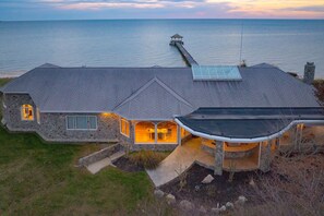 House | 7 bedrooms - Bay Estate by Avantstay Waterfront Private Pond (Dameron)