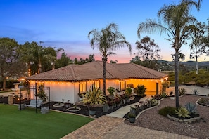 Room - Breathtaking Meadows by Avantstay Temecula Group Retreat Pool Pickleball Firepit Hot Tub (Temecula)