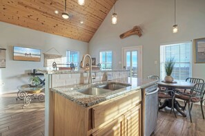 House | 3 bedrooms - Fat Flounder by Avantstay Boat Dock Steps to Bay (Corpus Christi)