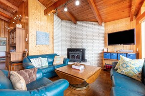 House - Goss Lake Getaway by Avantstay Lakefront Escape (Langley)