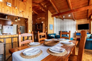 House - Goss Lake Getaway by Avantstay Lakefront Escape (Langley)