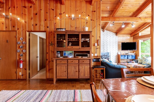 House - Goss Lake Getaway by Avantstay Lakefront Escape (Langley)