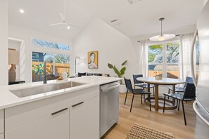 Apartment | 2 bedrooms - Wagon Wheel by Avantstay Short Drive to Downtown (Austin)