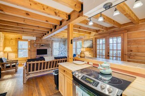 House | 2 bedrooms - Starry Woods by Avantstay Retreat Near Asheville (Asheville)