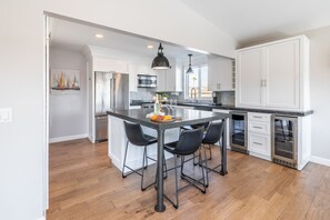 House | 5 bedrooms - Ocean Breeze Buyout by Avantstay Steps to Beach (Newport Beach)