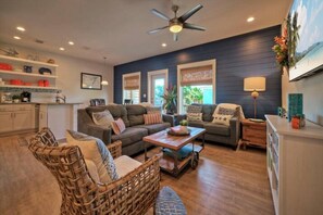 House | 3 bedrooms - Rock N Reel by Avantstay Prime Old Town Location (Port Aransas)