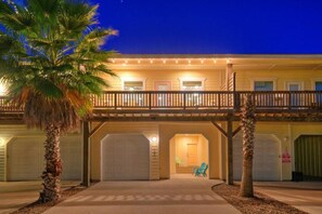 House | 3 bedrooms - Rock N Reel by Avantstay Prime Old Town Location (Port Aransas)
