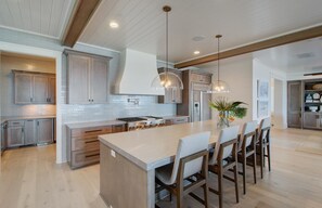 House | 6 bedrooms - 710 Ocean Boulevard Avantstay Oceanfront Private Pool Rooftop Deck (Isle of Palms)