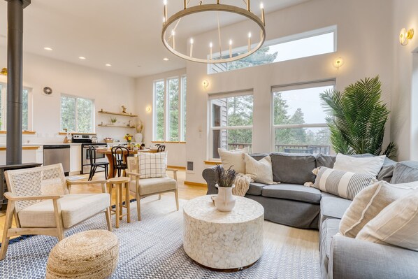 House | 3 bedrooms - Buttercup Bay Hideaway by Avantstay Cozy Escape w Fire Pit Walk to Beach (Manzanita)