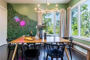 3 bedrooms - Doralee by Avantstay Rooftop Mins From Downtown Dolly Parton Theme (Nashville)