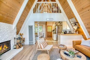 House | 3 bedrooms - A-frame Retreat by Avantstay Modern Interiors 2 Decks Views (Skyforest)