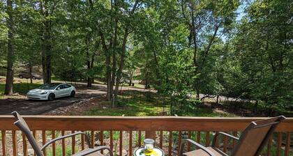 Chalet on Chalet by Avantstay Bright Cabin w Deck Fire Pit Near Lake